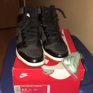 Nike Dunks Ski Hi Essential size 8.5 wmns